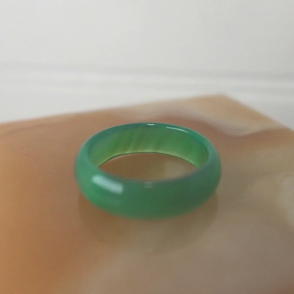 Vintage Green Jade Ring Size 7 Natural Circle Round Retro Boho Hippie Unisex